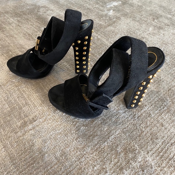 Black and Gold Gucci Studded Heels - Picture 4 of 13